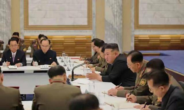 朝鲜领导人召集全军将帅现场脸色凝重给在座各位敲响警钟